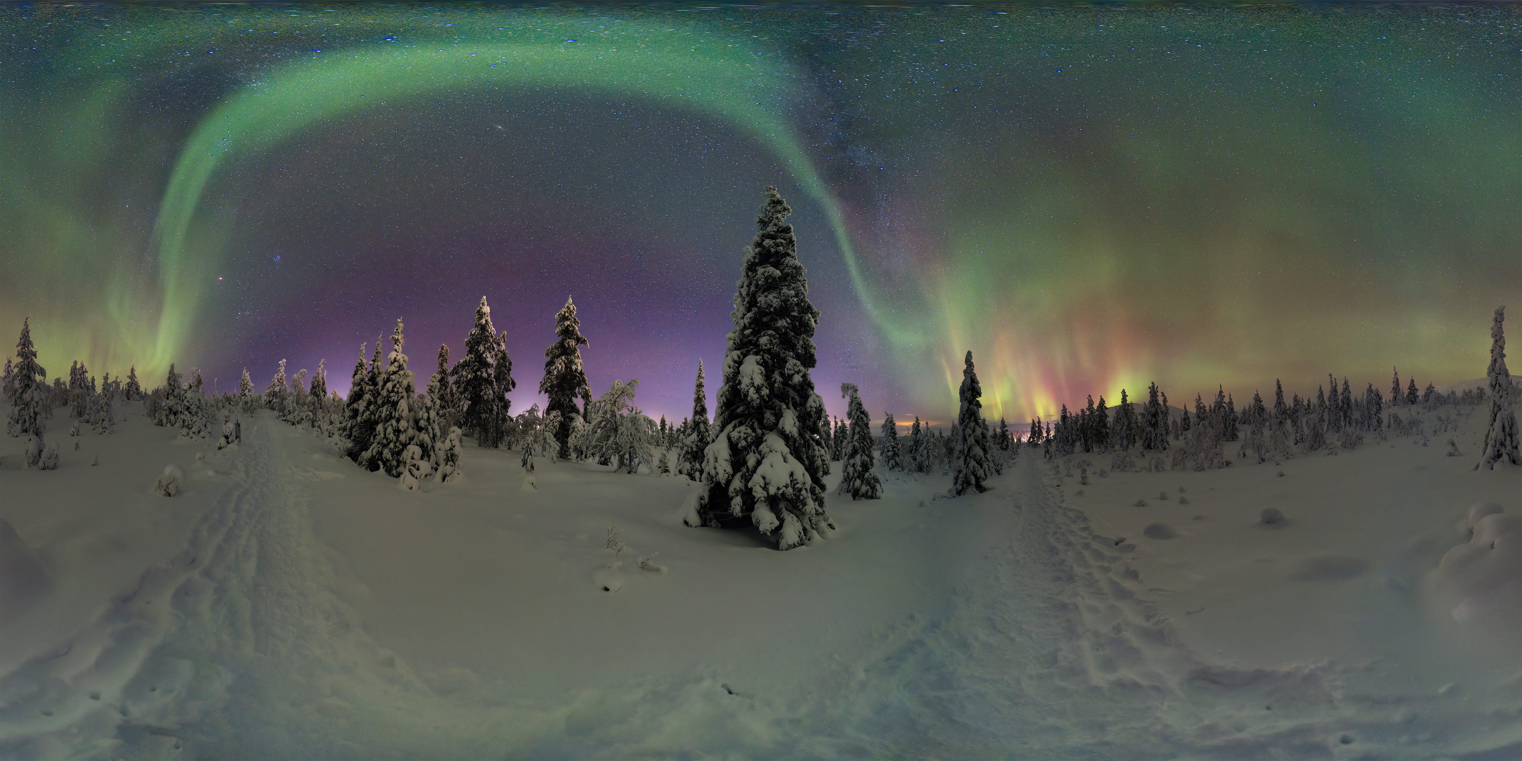 Nordlicht über dem Pallas-Yllästunturi Nationalpark, Finnland